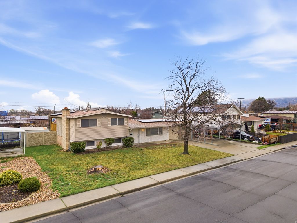 Photo of 184 S WOODLAND DR E, Orem, UT 84097 (MLS # 2141159)