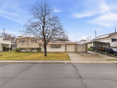 Photo of 184 S WOODLAND DR E, Orem, UT 84097 (MLS # 2141159)