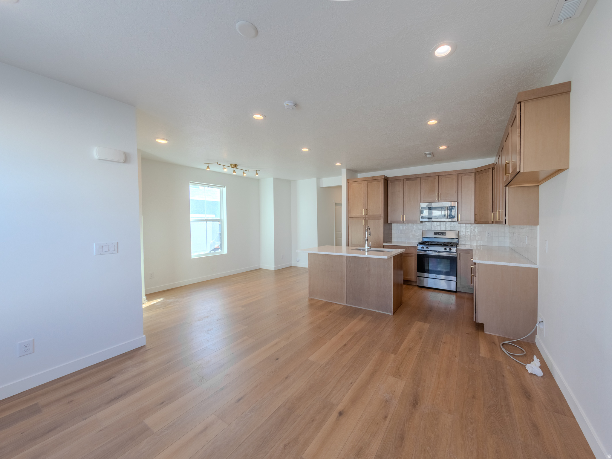 DAYBREAK - Residential