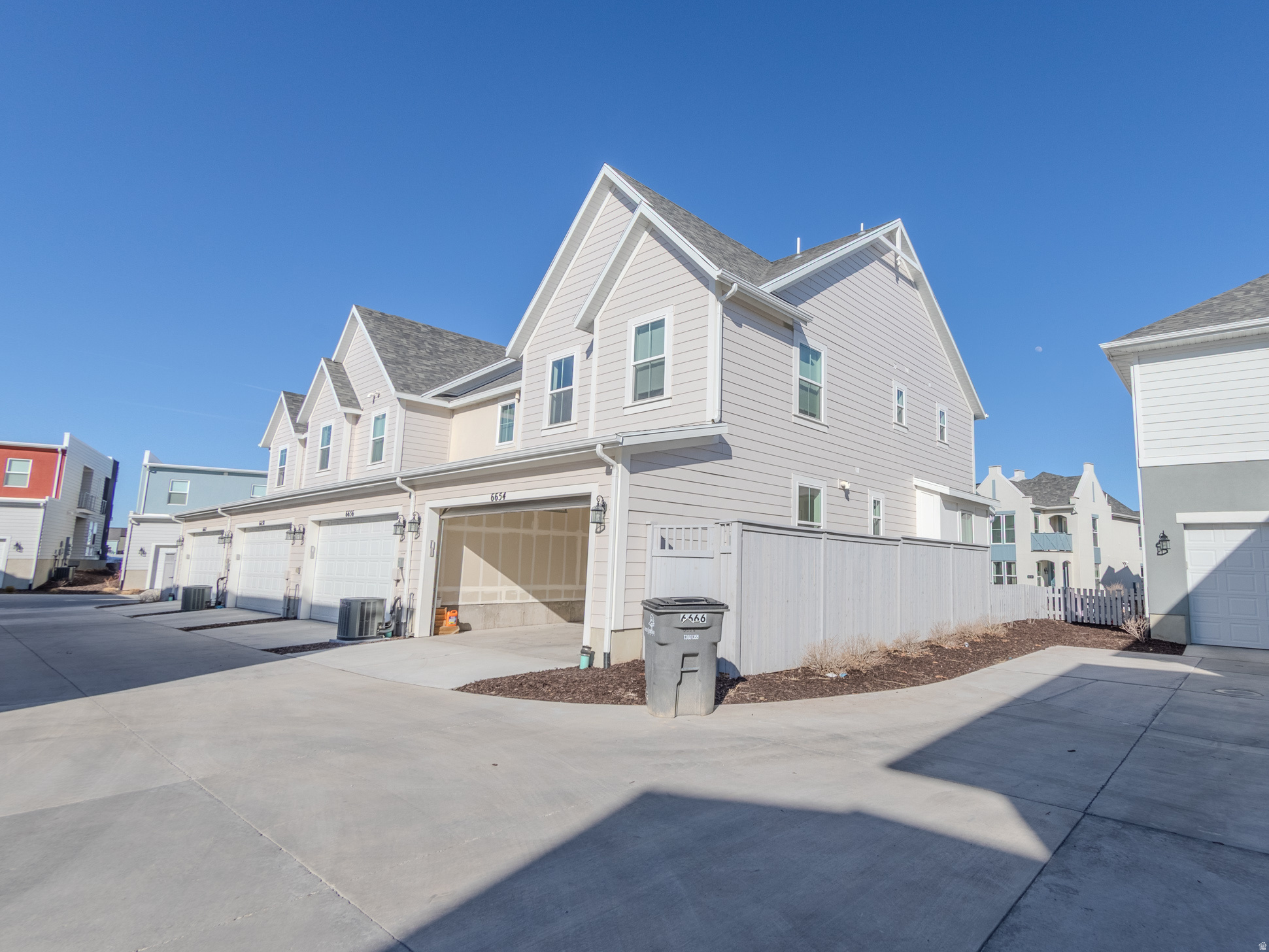 DAYBREAK - Residential