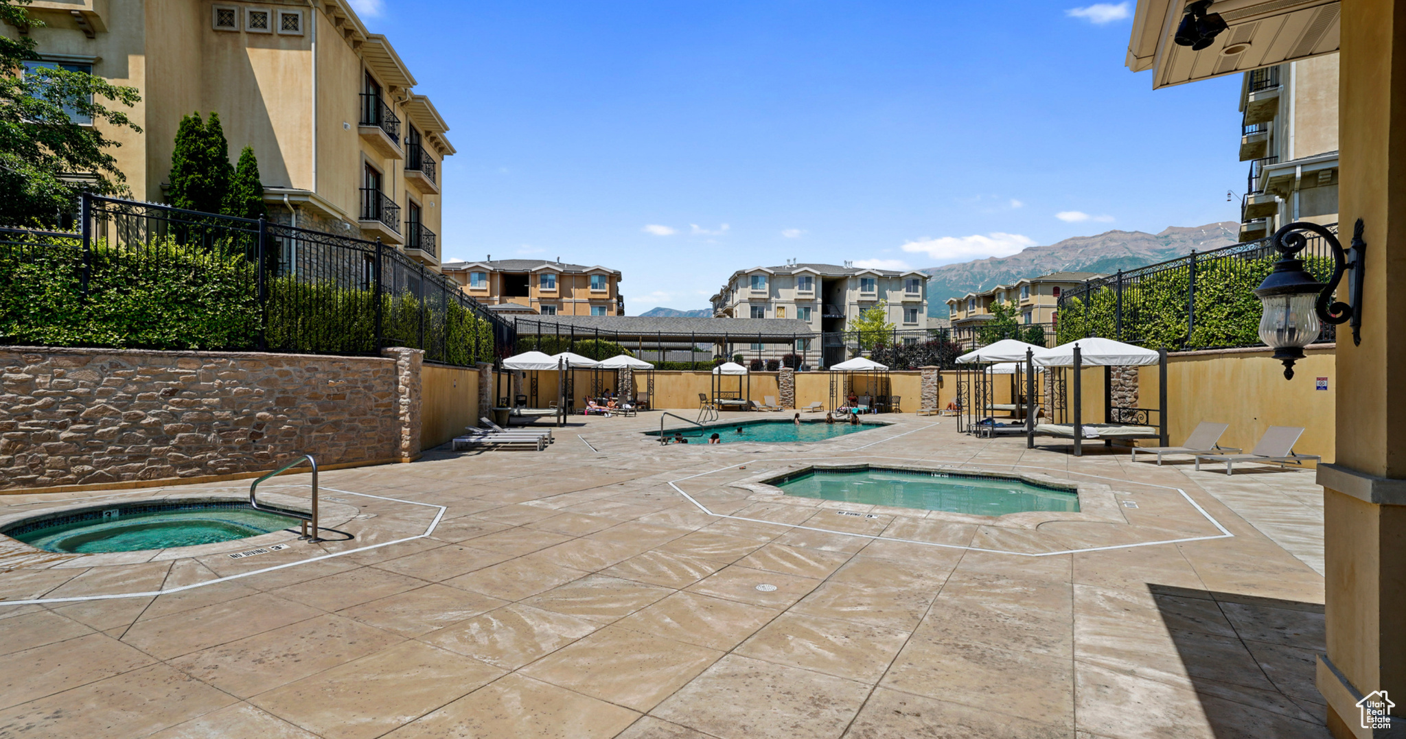 TUSCAN VILLAS - Residential