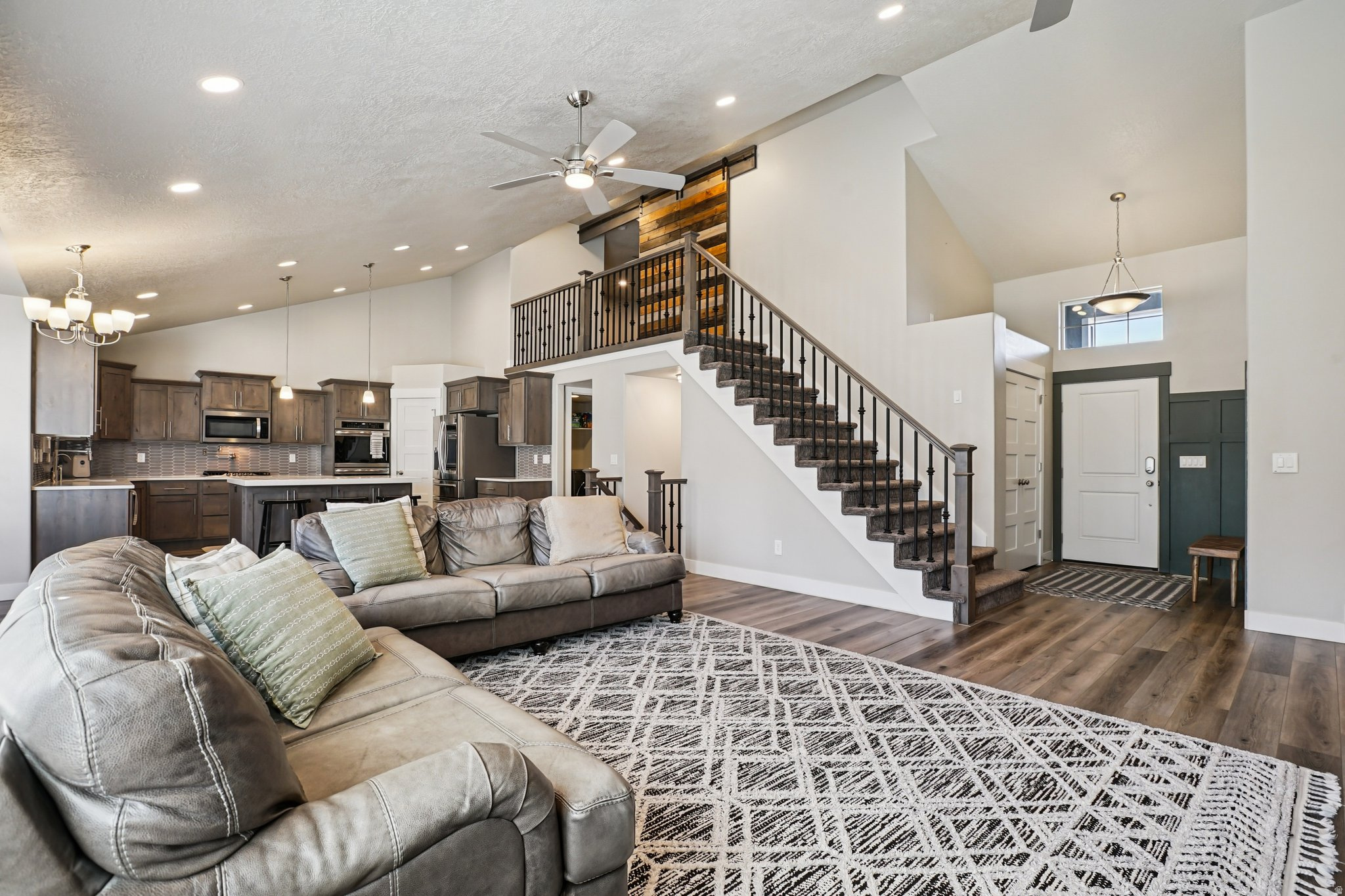 PLUSHNEST - Residential