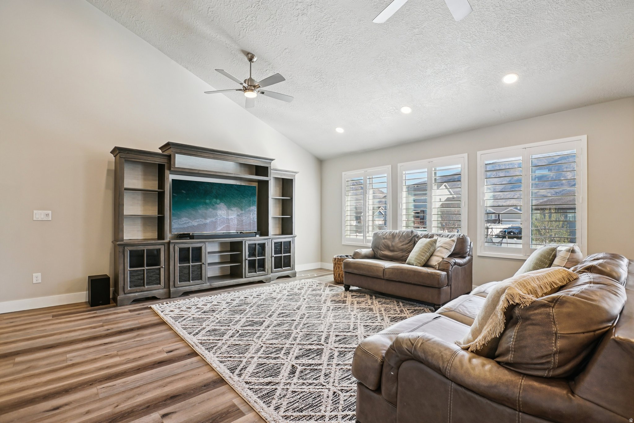 PLUSHNEST - Residential