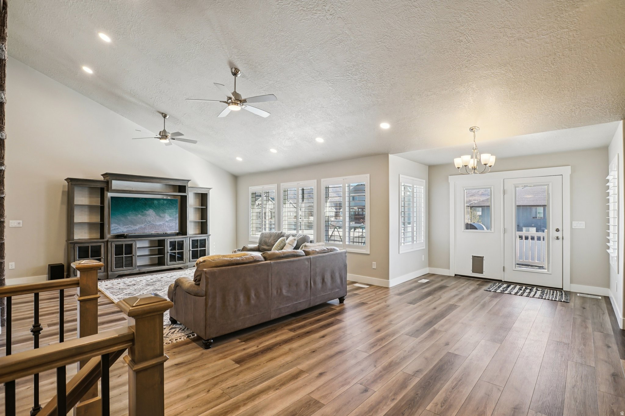 PLUSHNEST - Residential