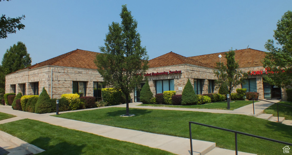 WOODLAND PARK - Commercial Lease