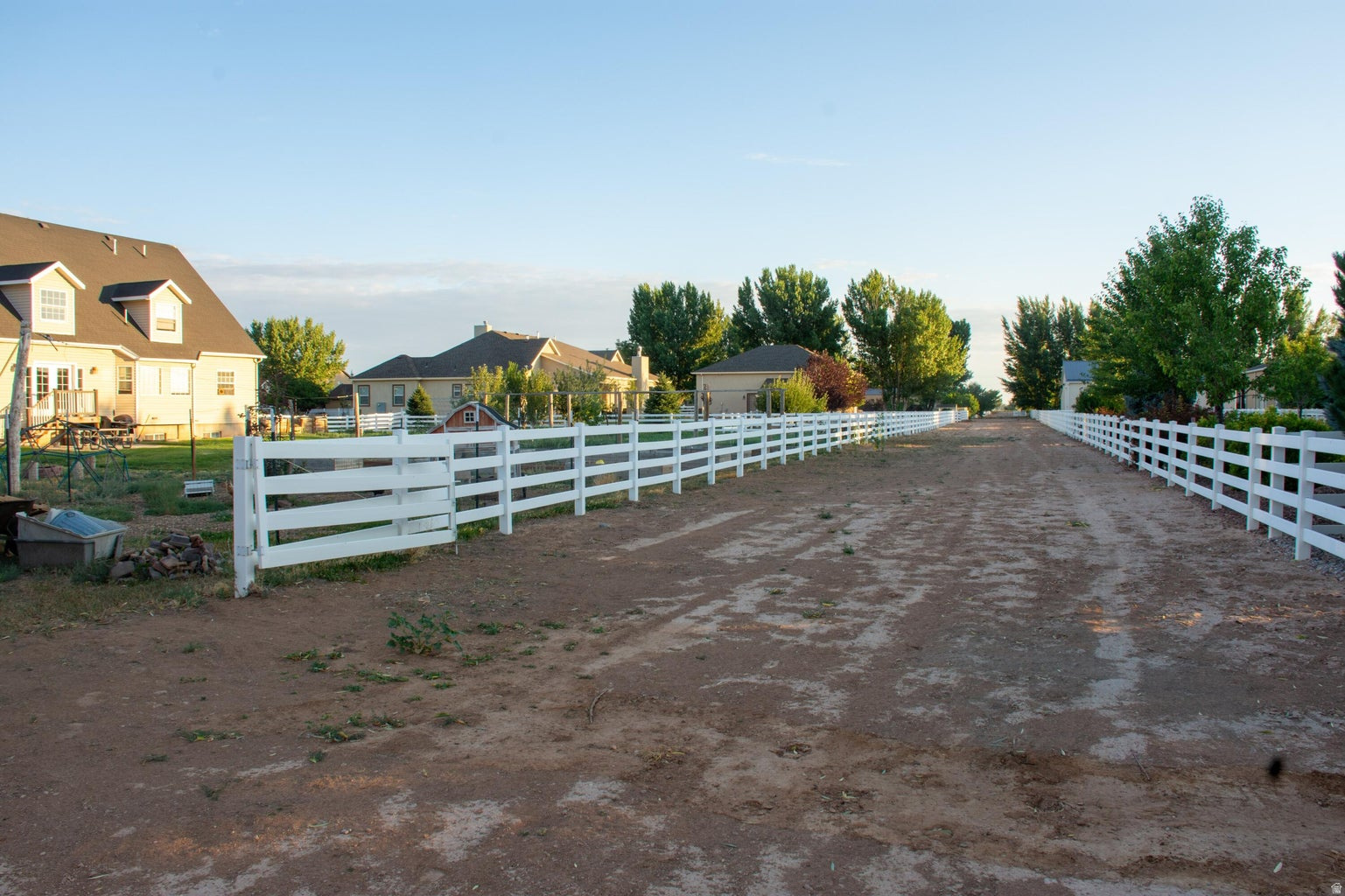 EQUESTRIAN POINTE - Residential