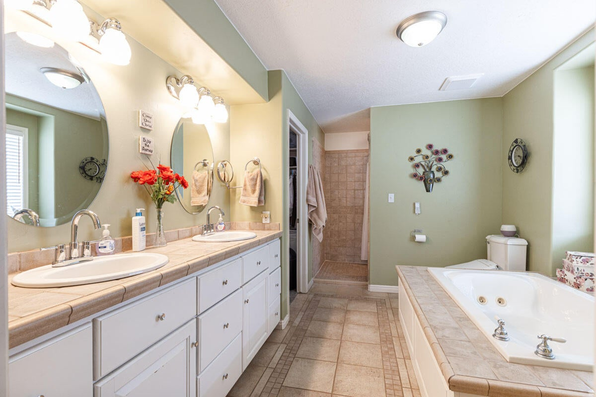 EQUESTRIAN POINTE - Residential