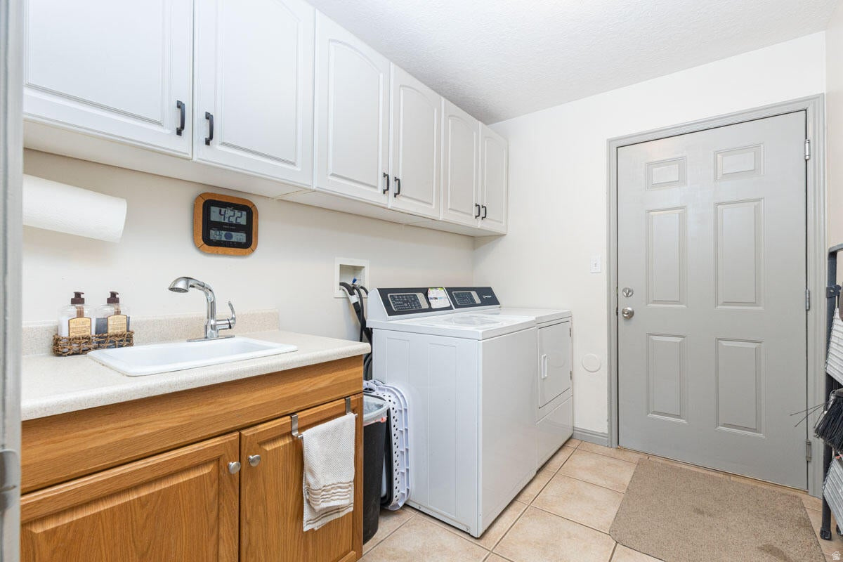 EQUESTRIAN POINTE - Residential