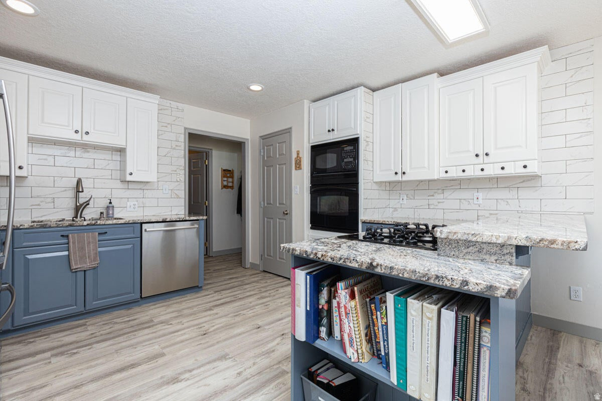 EQUESTRIAN POINTE - Residential