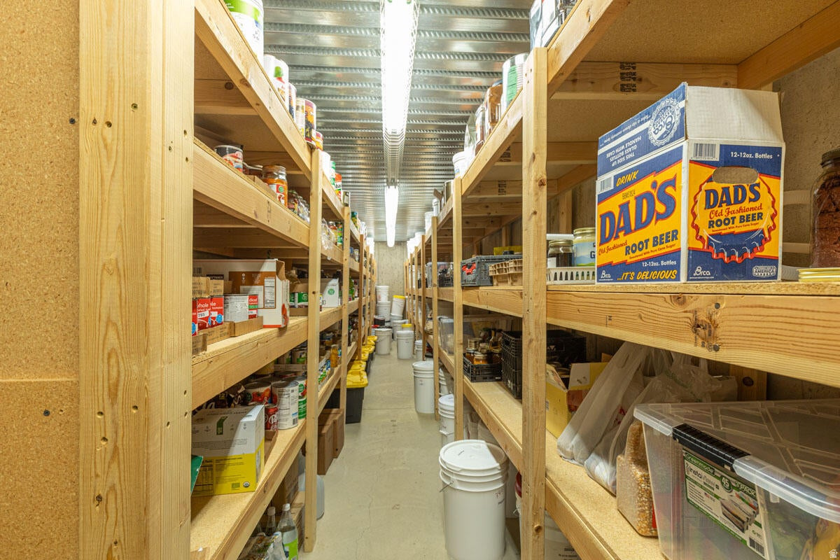 EQUESTRIAN POINTE - Residential