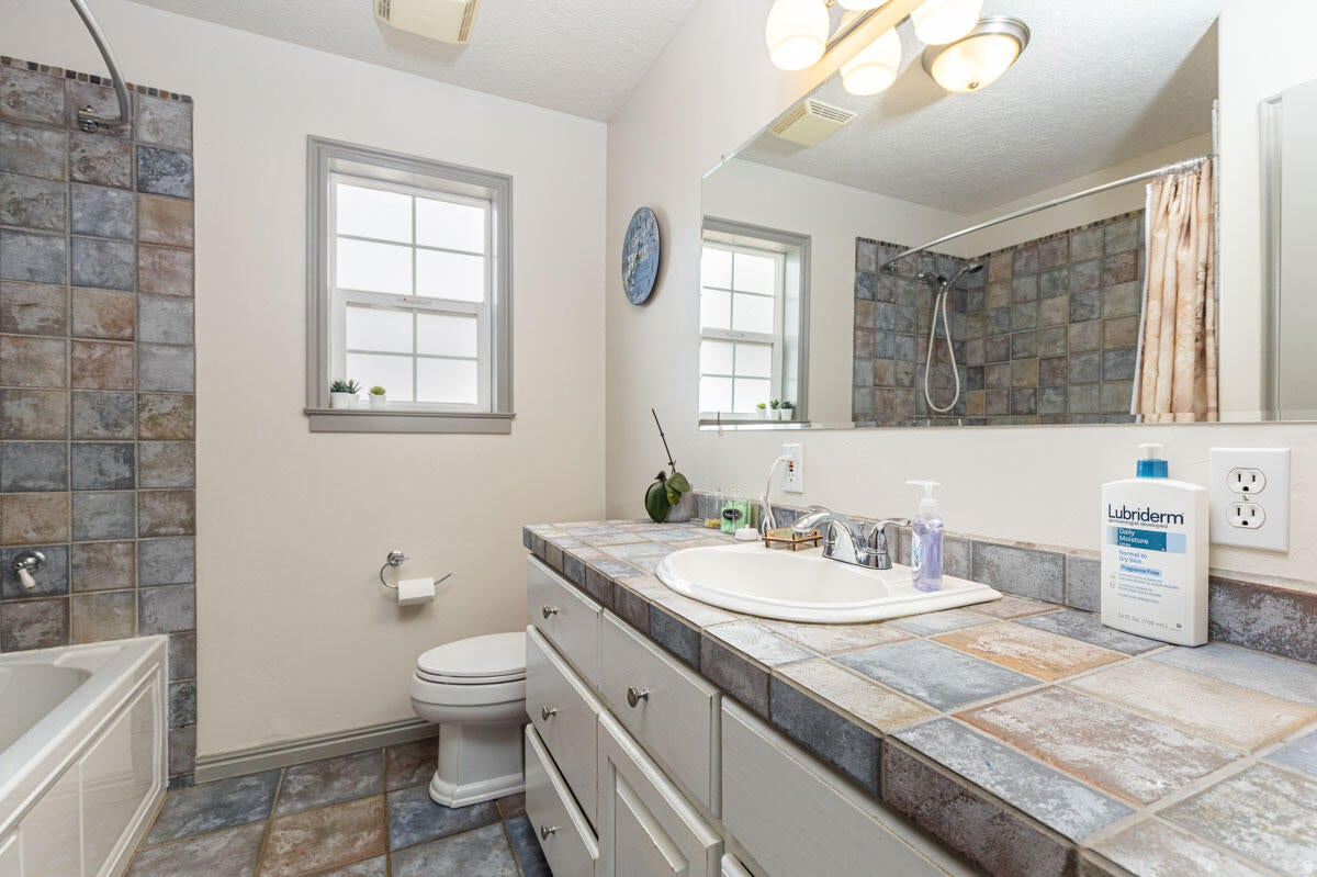 EQUESTRIAN POINTE - Residential