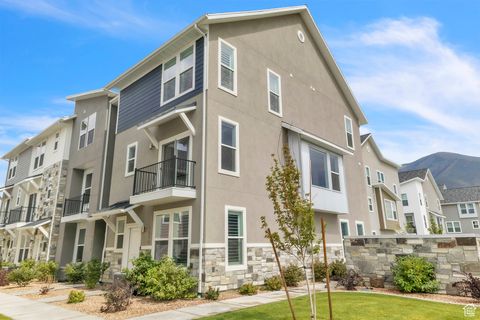 Photo of 1076 S 2760 E, Spanish Fork, UT 84660 (MLS # 2108060)