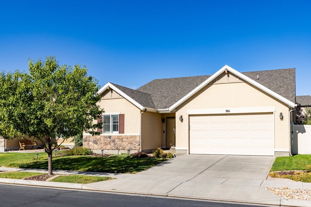 Photo of 961 N ABBEY DR, North Salt Lake, UT 84054 (MLS # 2181192)