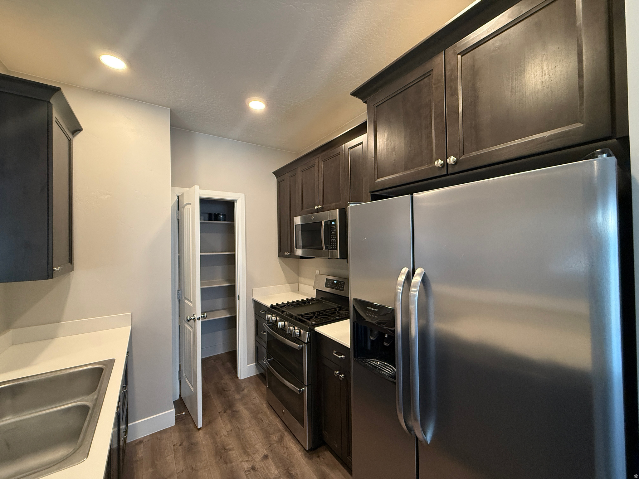 STONE GATE - Residential