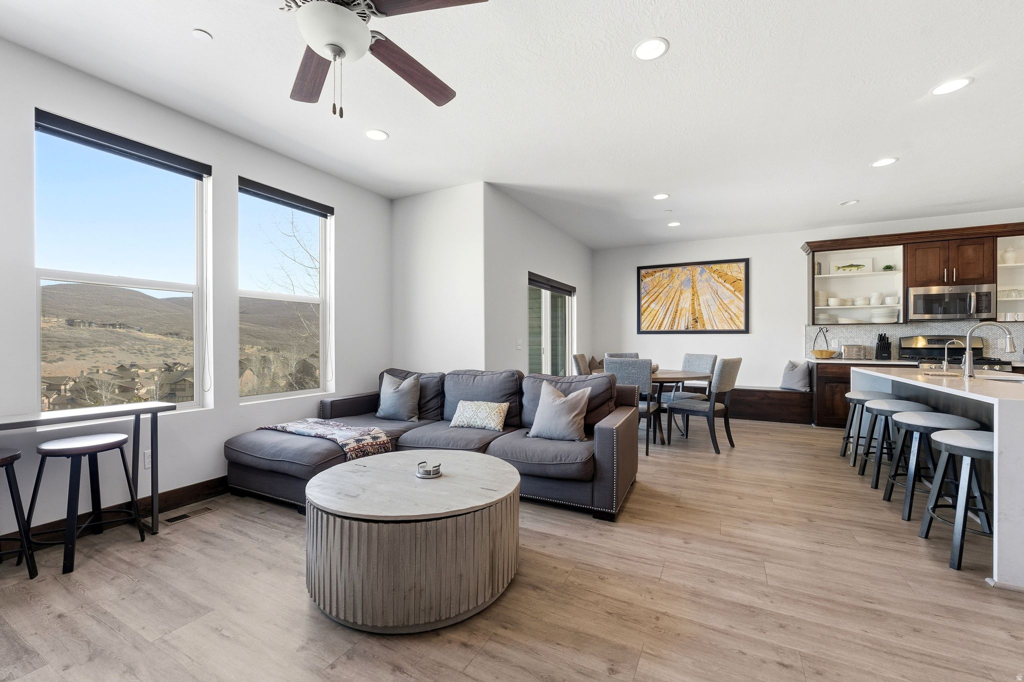 IROQUOIS - Residential