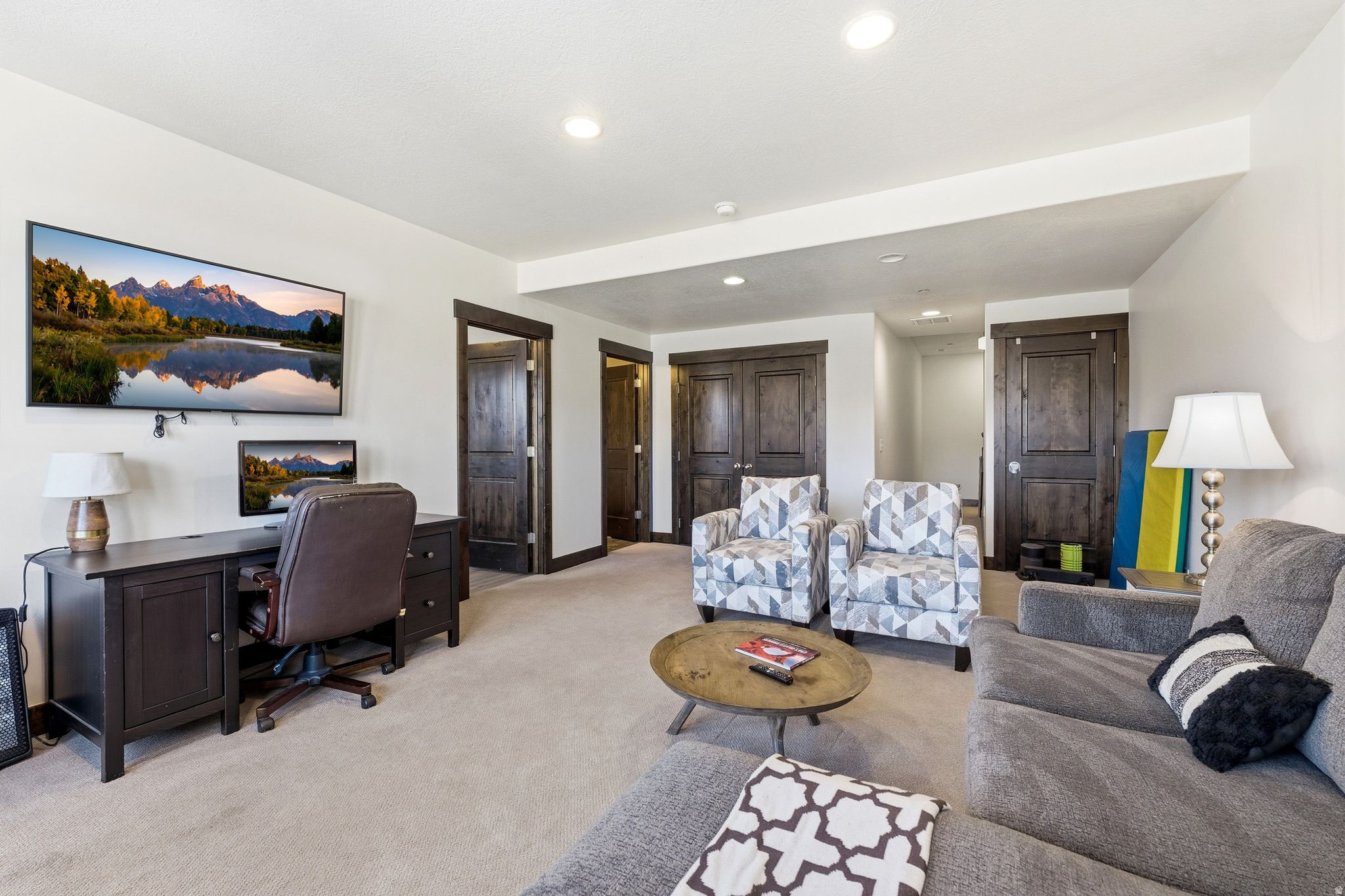 IROQUOIS - Residential