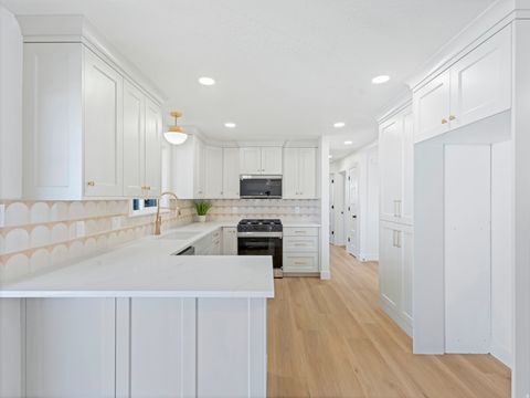 Tiny photo for 2095 E ROLLING KNOLLS WAY S, Salt Lake City, UT 84121 (MLS # 2134292)