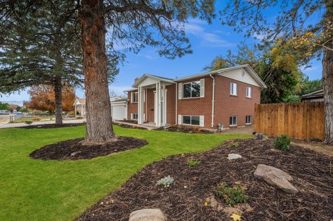Tiny photo for 2095 E ROLLING KNOLLS WAY S, Salt Lake City, UT 84121 (MLS # 2134292)