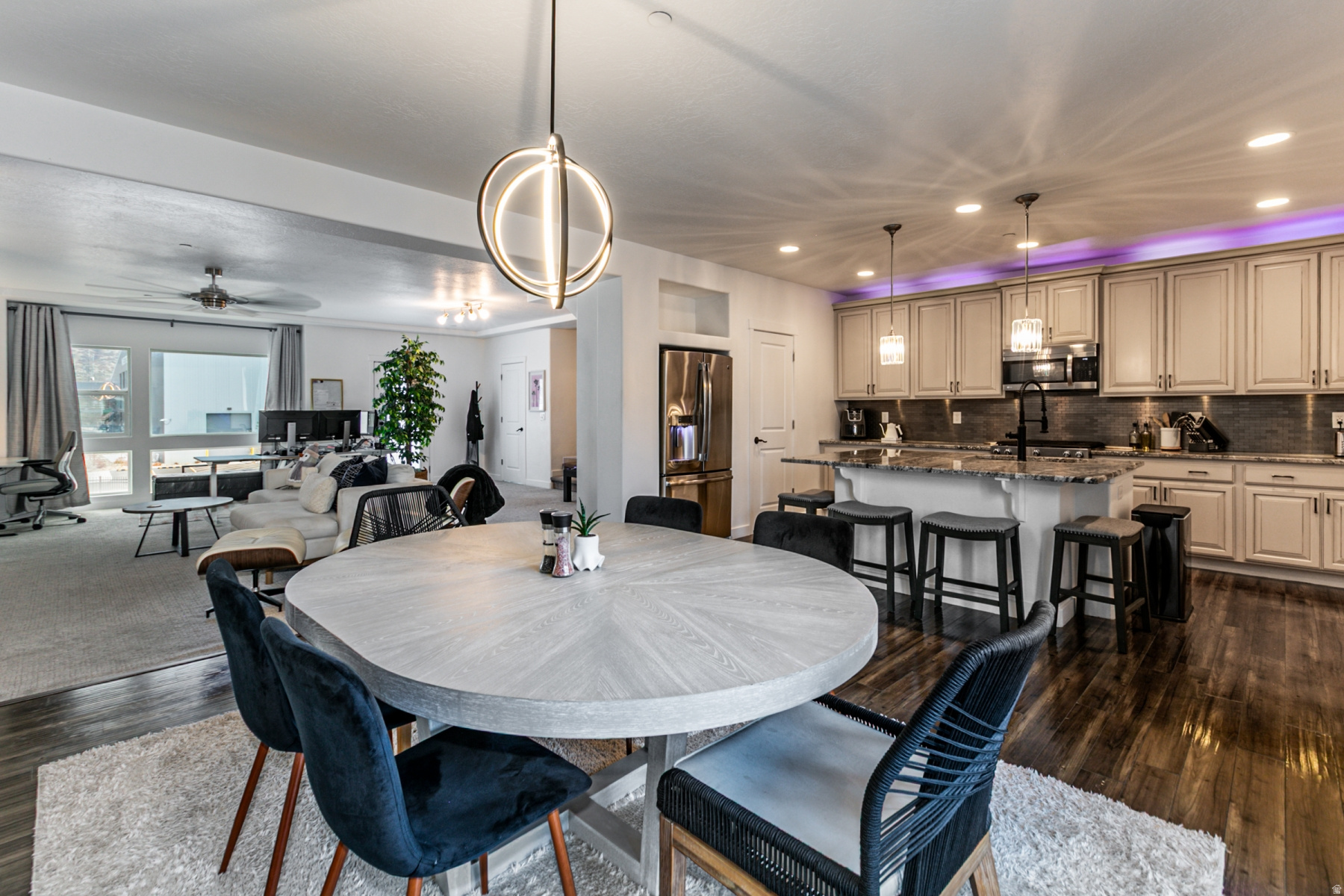 AVENUES AT THE STATI - Residential