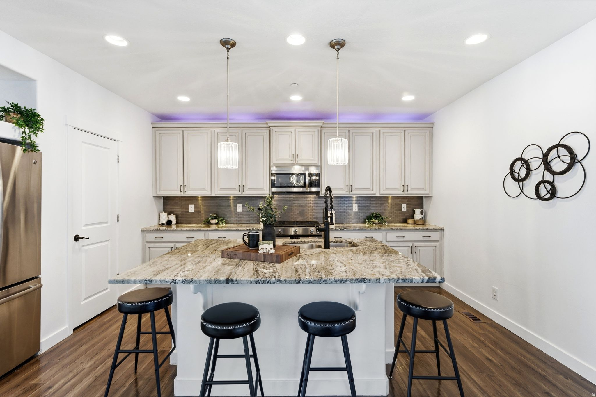 AVENUES AT THE STATI - Residential