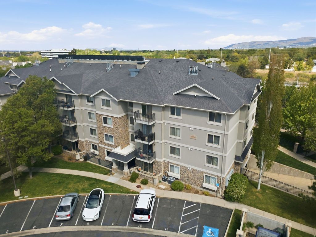 Photo of 1205 E PRIVET DR #102, Cottonwood Heights, UT 84121 (MLS # 2150987)