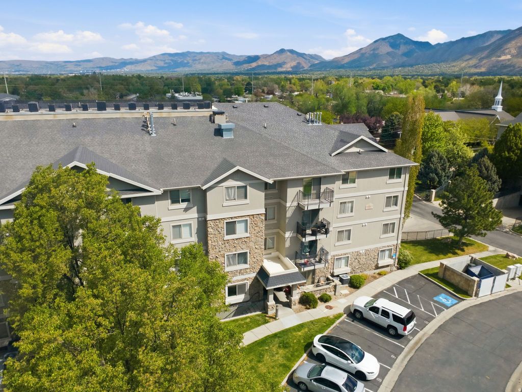 Photo of 1205 E PRIVET DR #102, Cottonwood Heights, UT 84121 (MLS # 2150987)