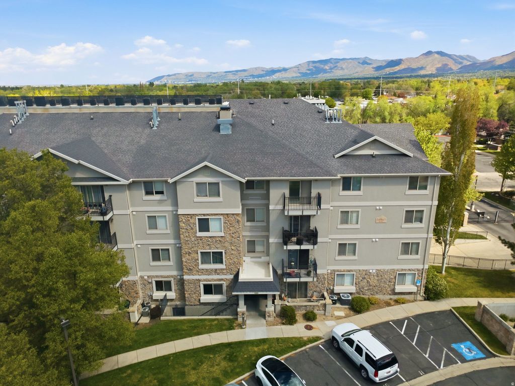 Photo of 1205 E PRIVET DR #102, Cottonwood Heights, UT 84121 (MLS # 2150987)