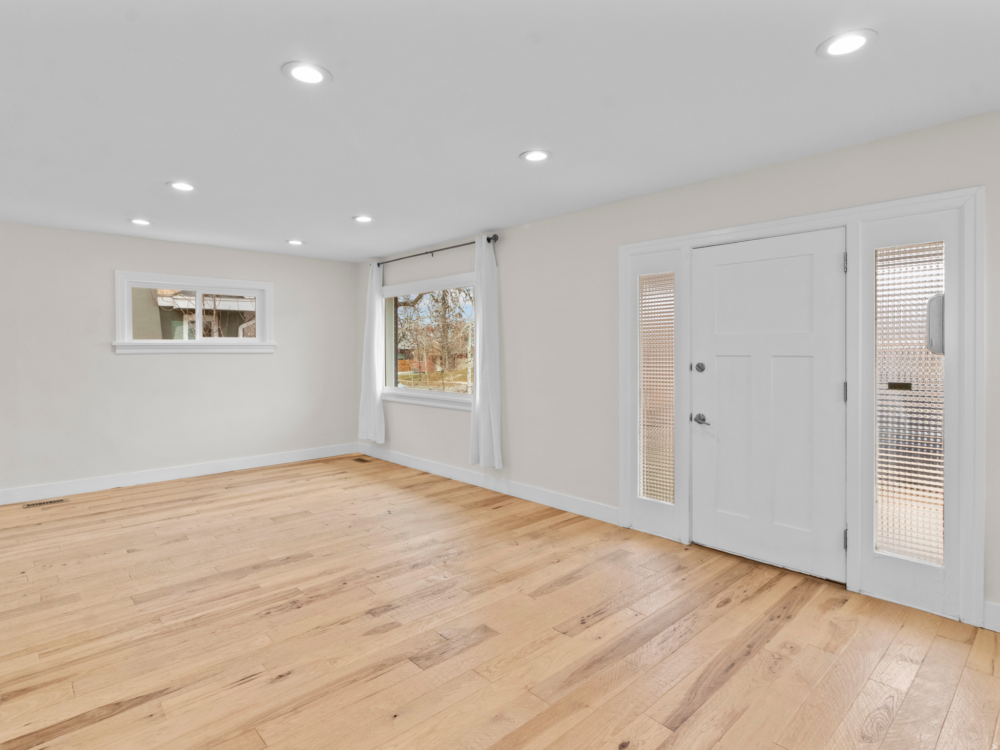 UNIVERSITY - Residential