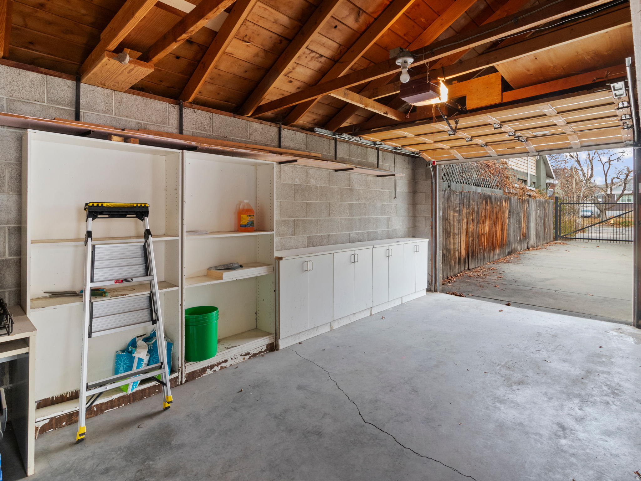 UNIVERSITY - Residential