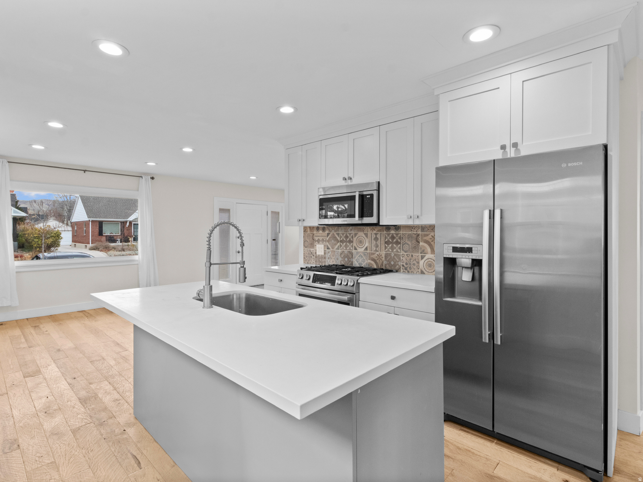 UNIVERSITY - Residential