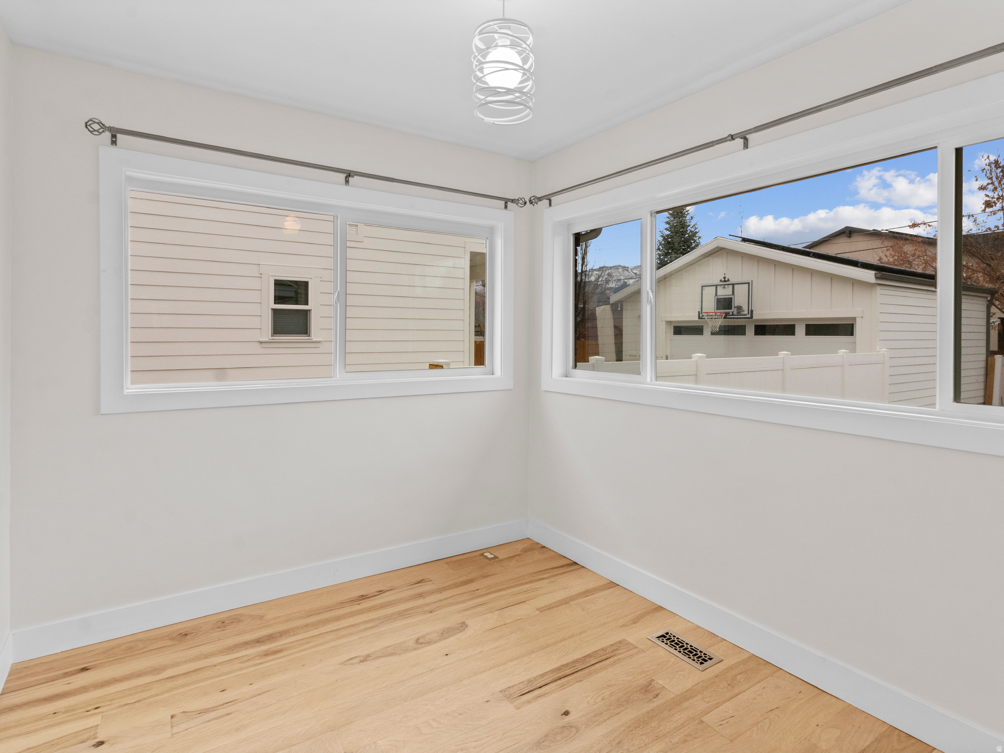 UNIVERSITY - Residential