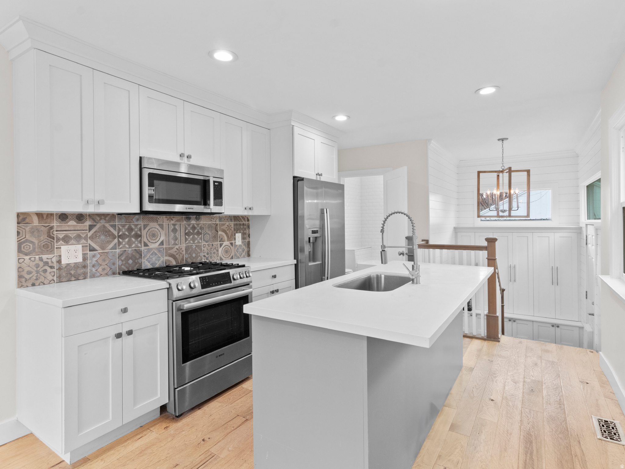 UNIVERSITY - Residential