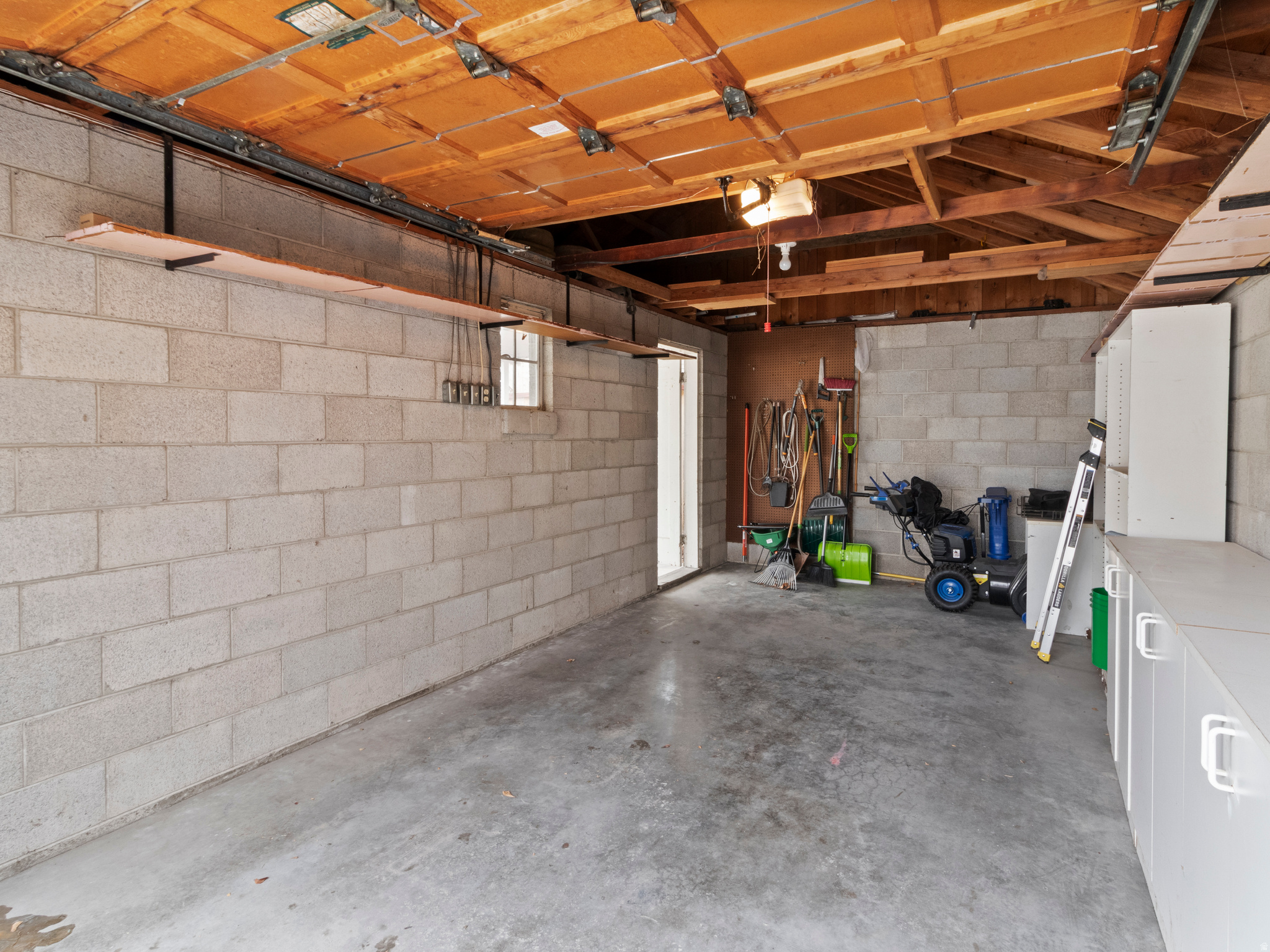 UNIVERSITY - Residential