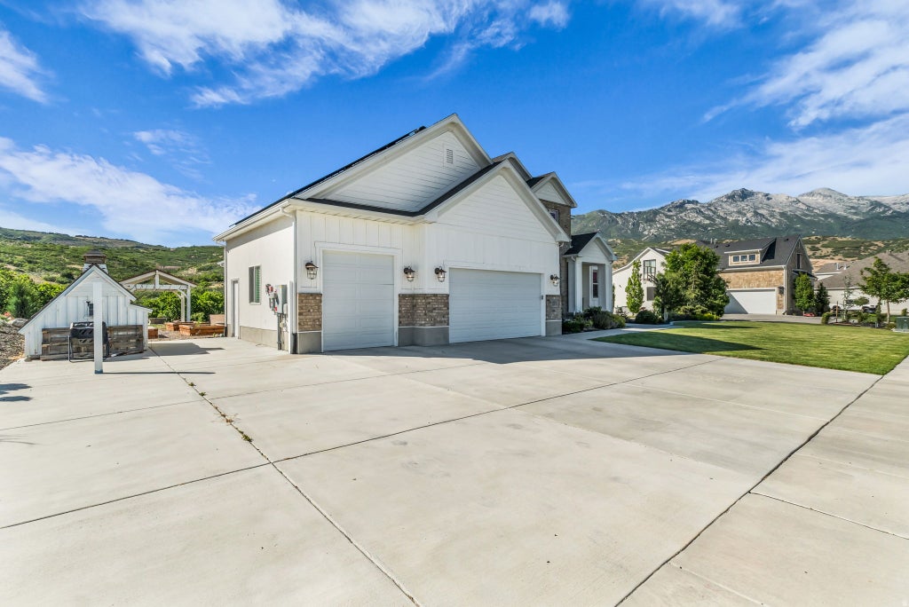 Photo of 12517 N MINOTS LEDGE DR, Highland, UT 84003 (MLS # 2165865)