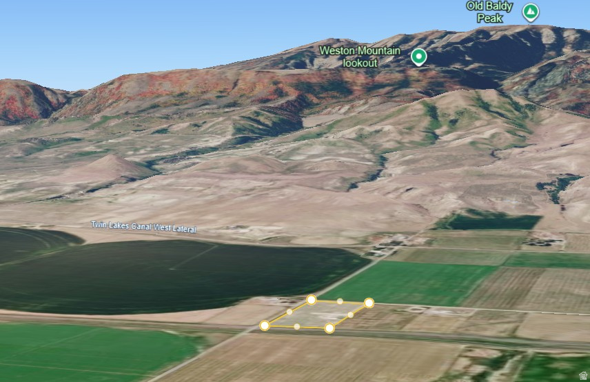 CLOVER ESTATES - Land