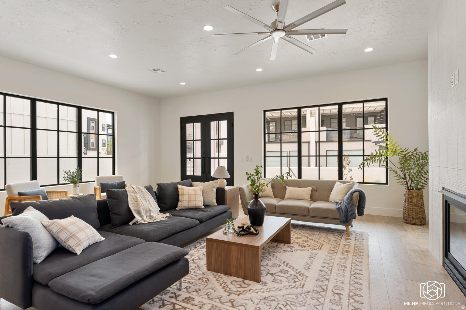 DESERT COLOR - Residential