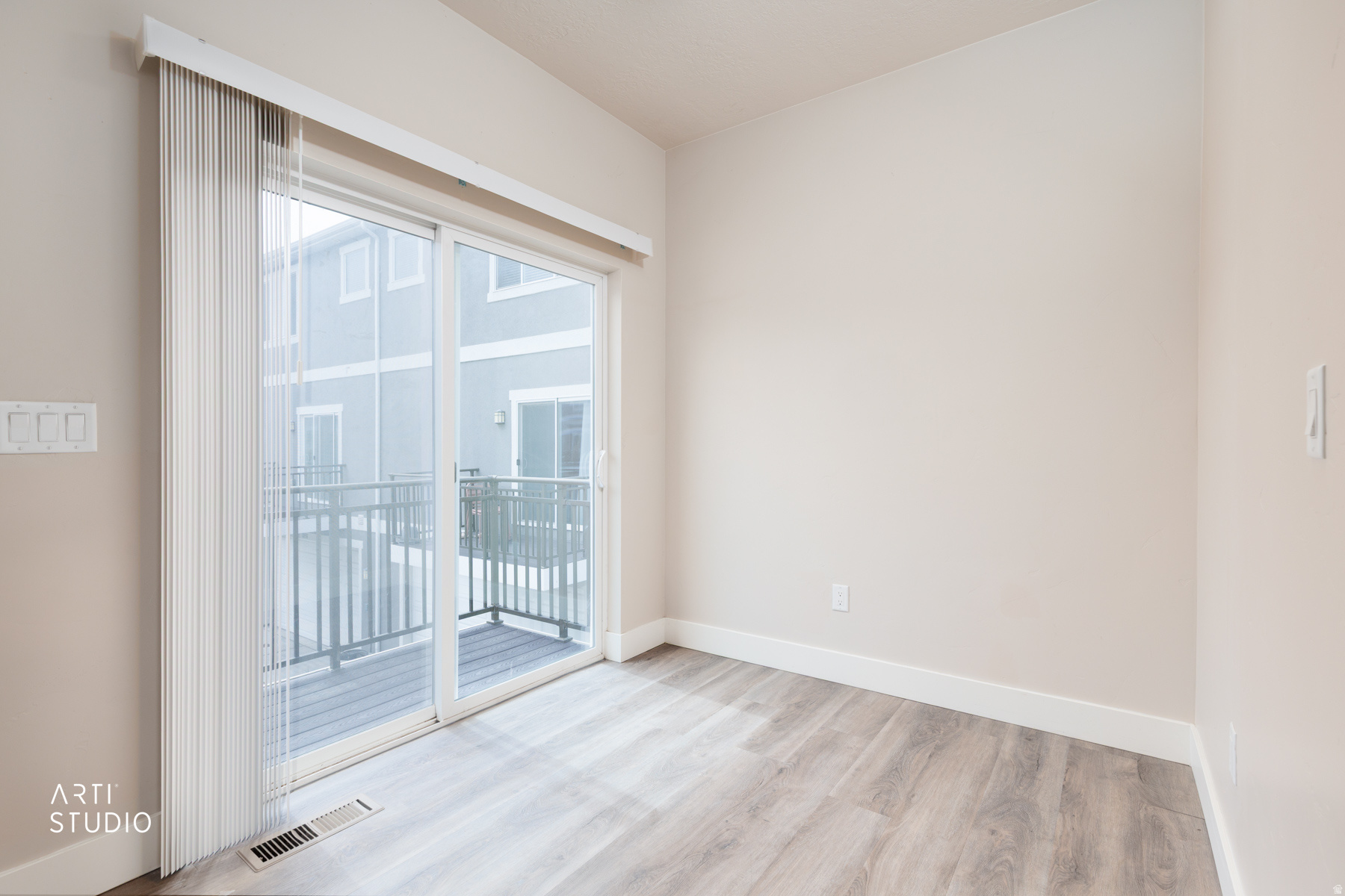 LAKEVIEW - Residential