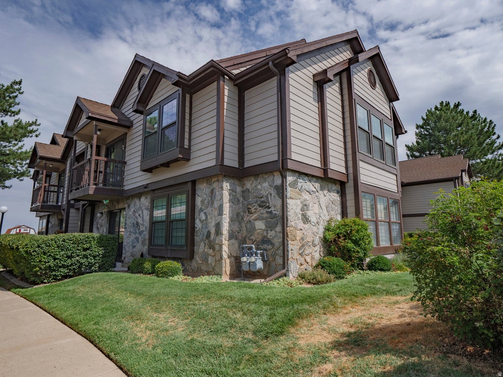 Photo for 5420 S 350 E #38, Washington Terrace, UT 84405 (MLS # 2178787)