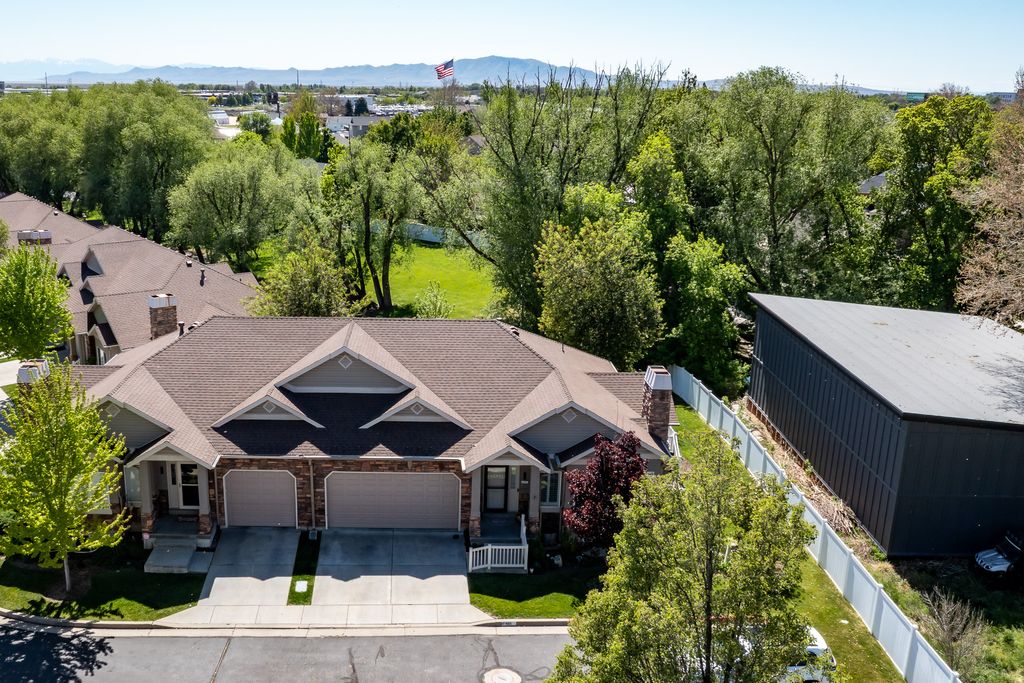 Photo of 652 S CLEARWATER FALLS DR, Layton, UT 84041 (MLS # 2156334)