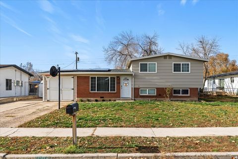 Photo of 1211 N MALA Dr W, Layton, UT 84041 (MLS # 2124570)