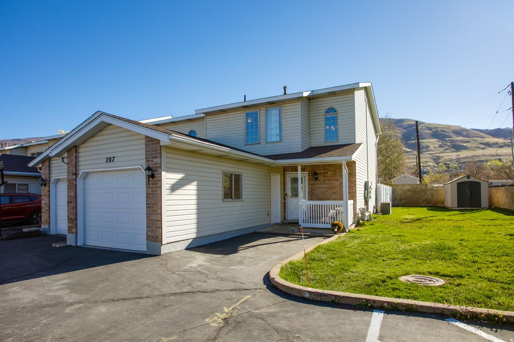 Photo of 207 E 820 S, Centerville, UT 84014 (MLS # 2146272)