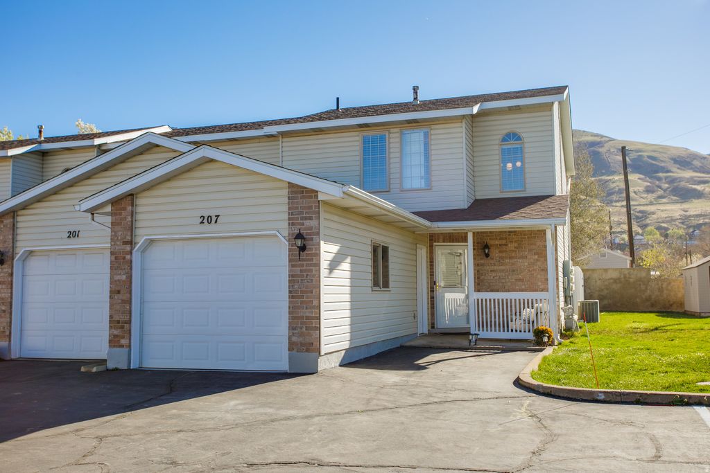 Photo of 207 E 820 S, Centerville, UT 84014 (MLS # 2146272)