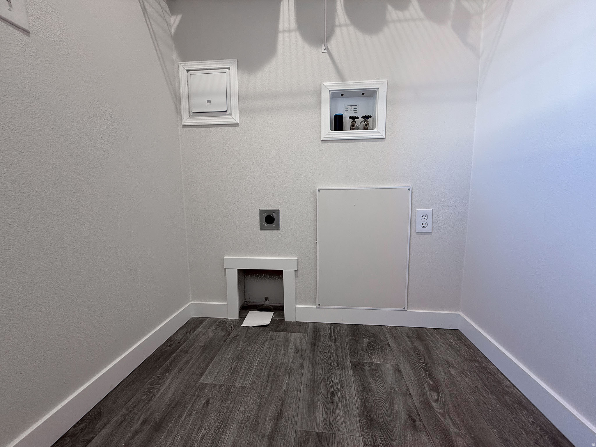 ROLLING HILLS ESTATES - Residential