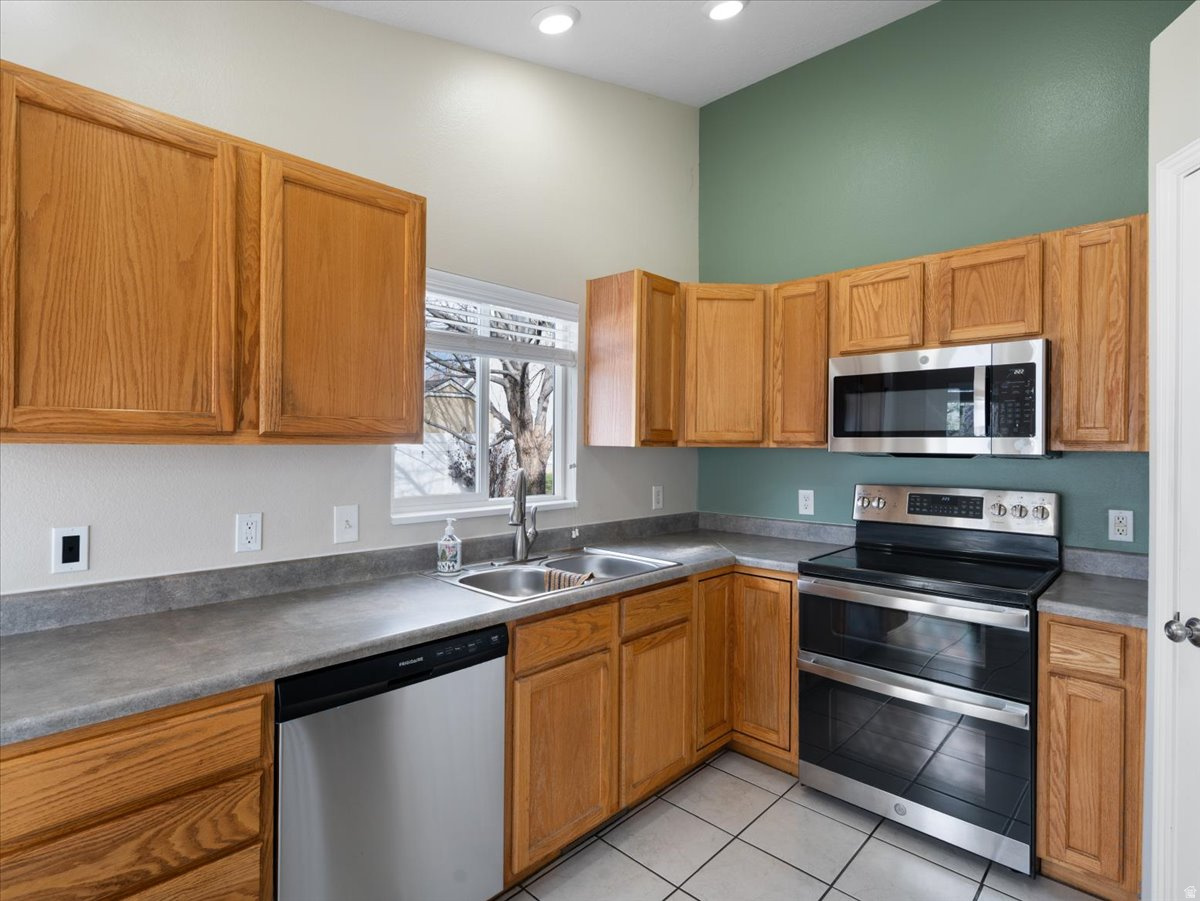 SUNSET MANOR - Residential