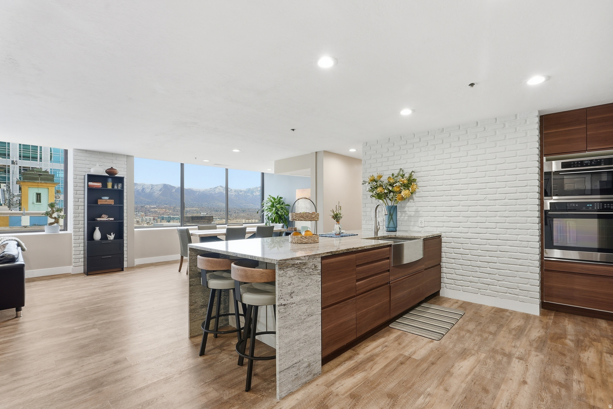 AMERICAN TOWERS - Residential