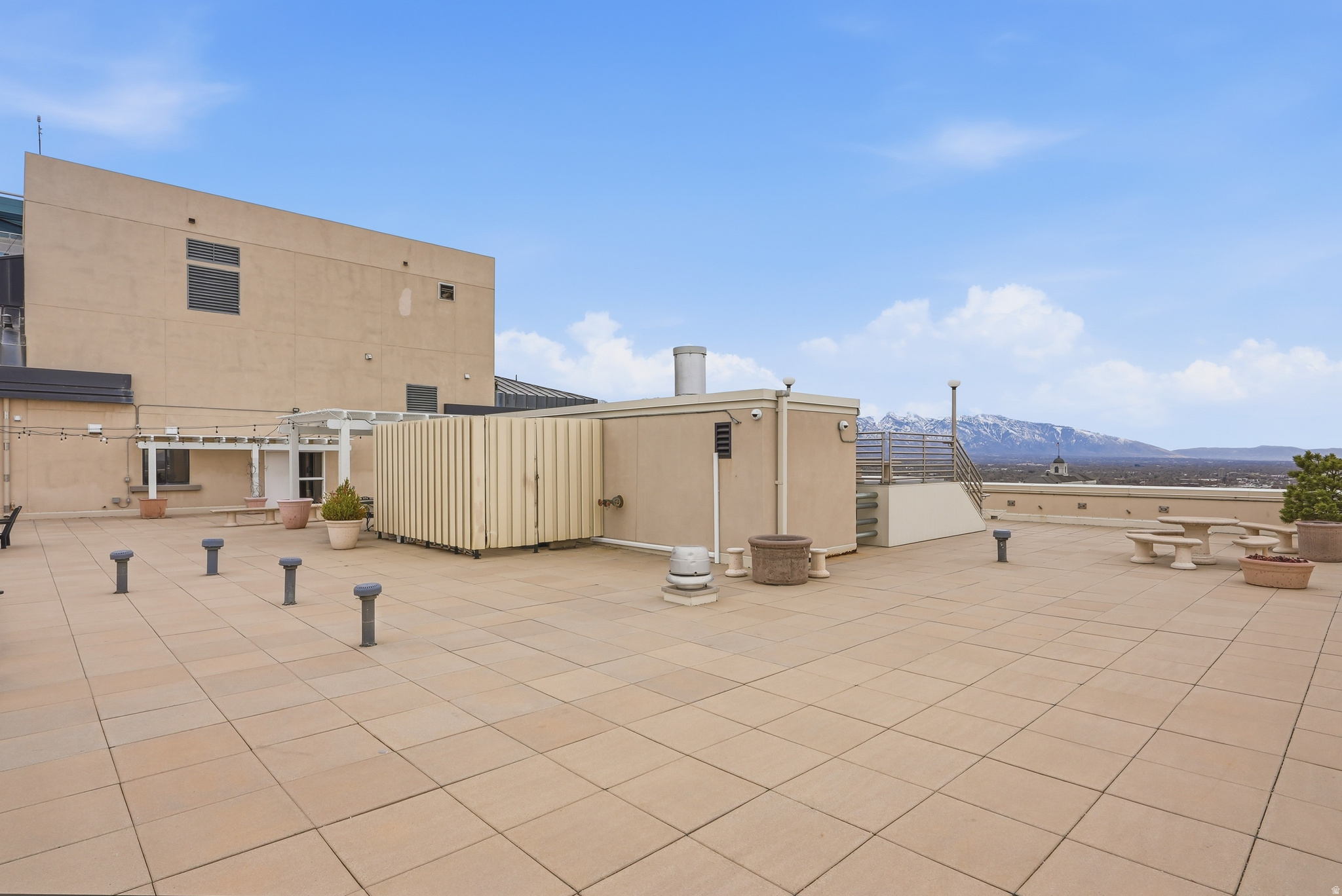 AMERICAN TOWERS - Residential