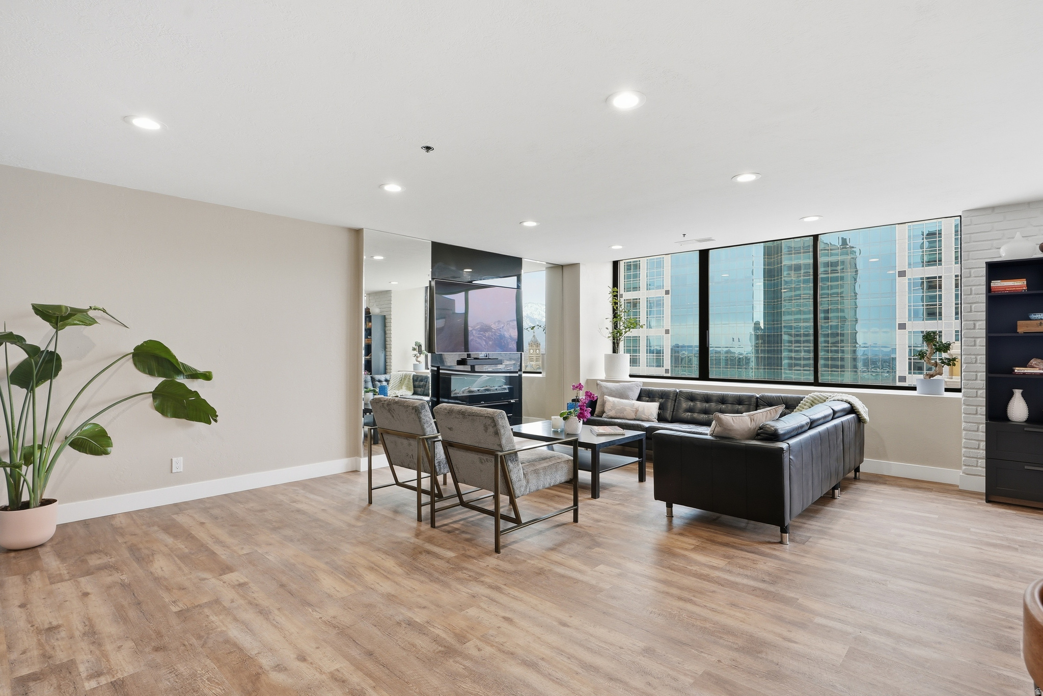 AMERICAN TOWERS - Residential