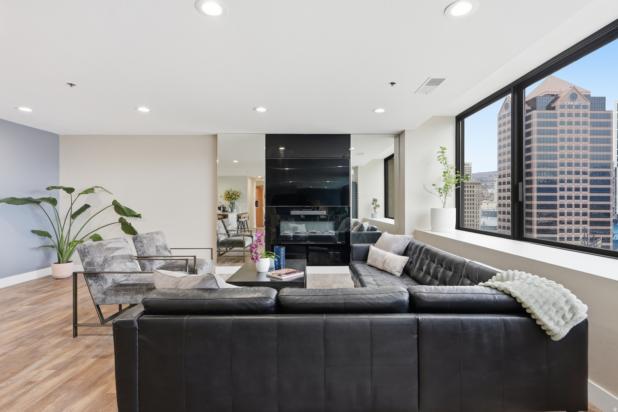 AMERICAN TOWERS - Residential