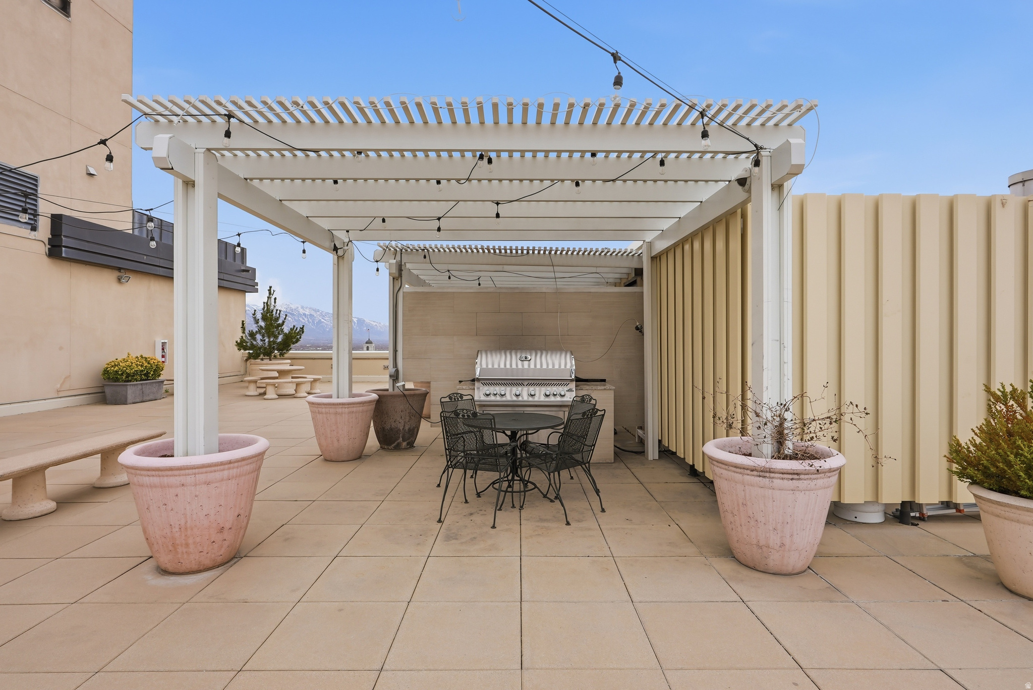 AMERICAN TOWERS - Residential