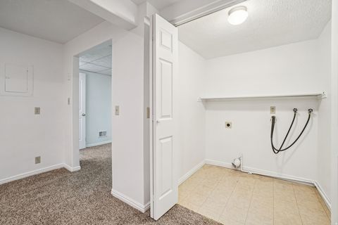 Tiny photo for 552 W 2900 S, Bountiful, UT 84010 (MLS # 2132764)